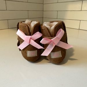 Baby/toddler uggs short boots Size 2/3